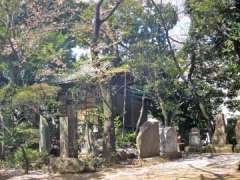 境内社御嶽神社と包丁塚