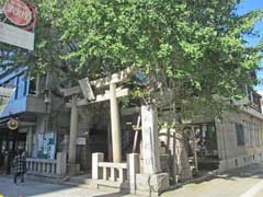 誕生八幡神社鳥居