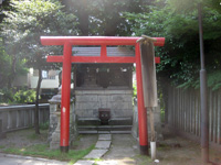 鎧神社稲荷社・三峯社・子の権現社