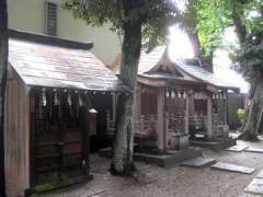 境内社八幡神社と白髭神社