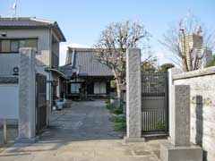 了俒寺山門