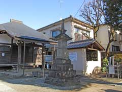 観音寺の宝篋印塔