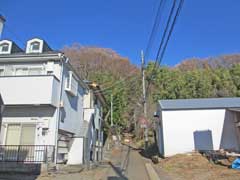 滝山城跡入口