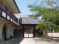 春清寺山門