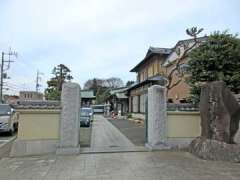 東泉寺山門