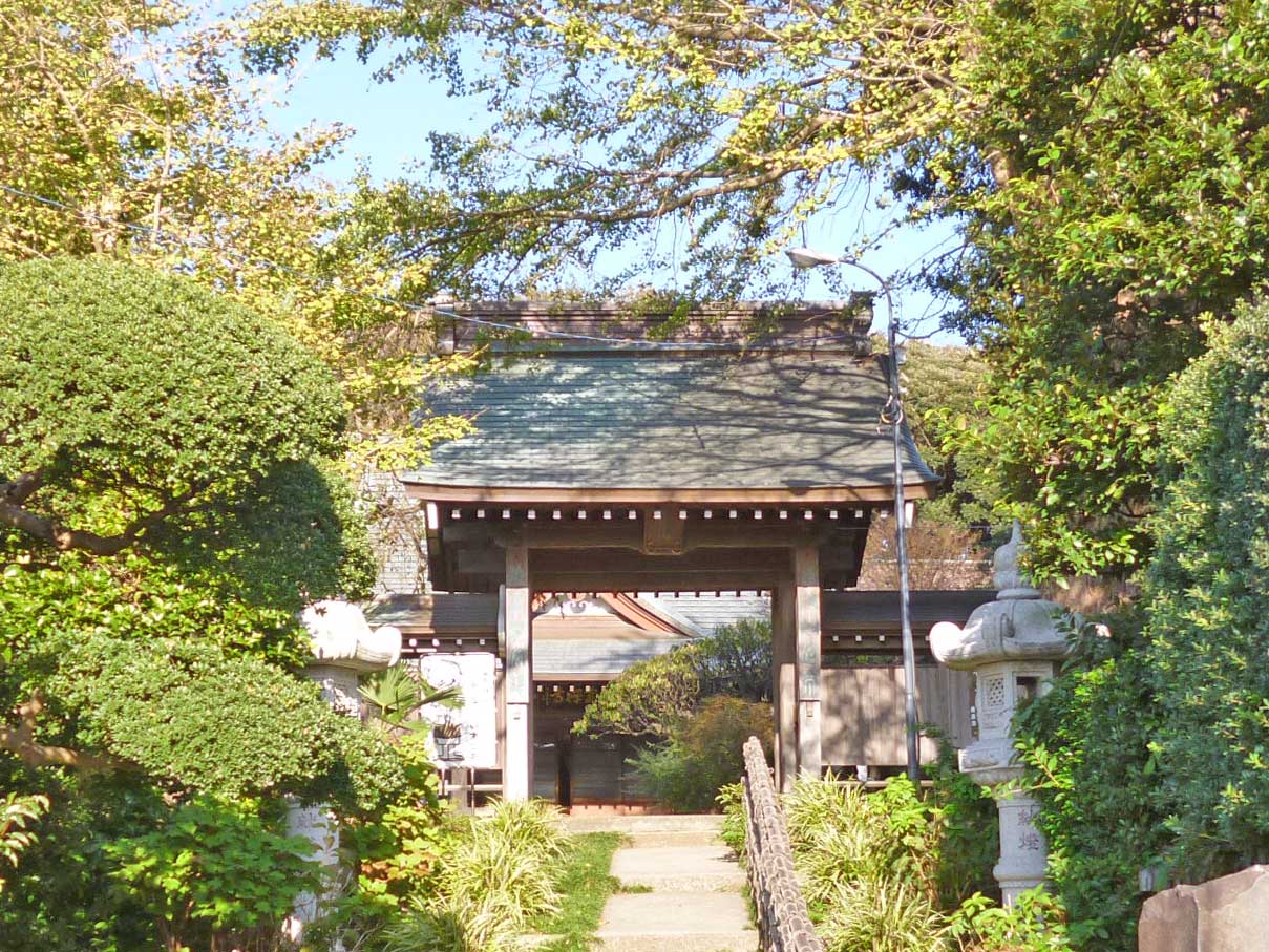 東泉寺山門